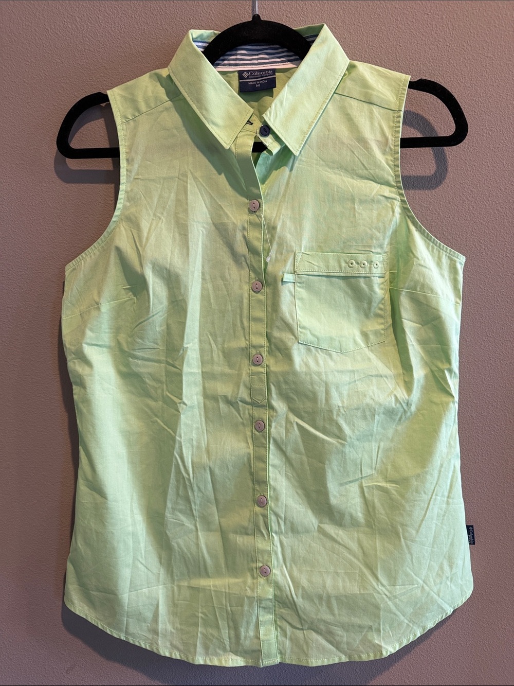 Columbia Women’s Sleeveless Button-Down PFG Top in Light Green